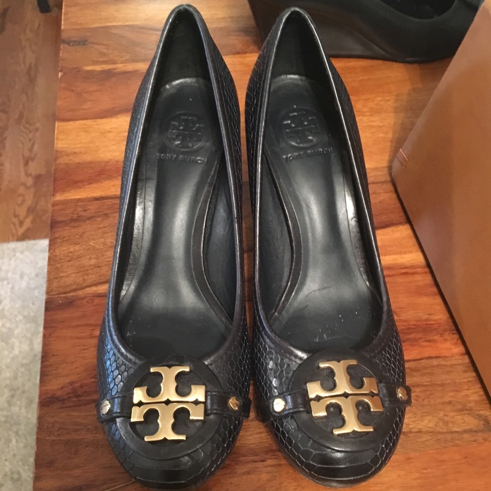 Tory Burch Navy Croc Pump- Size 8.5